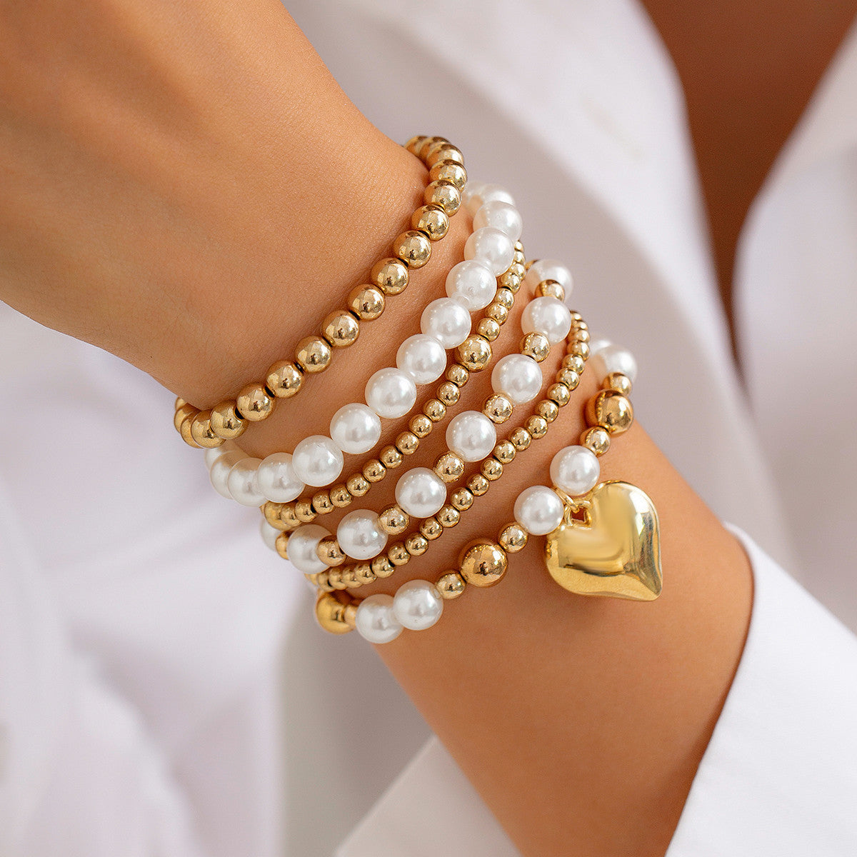 Minimally designed pearl bead heart-shaped hollow Bracelet set