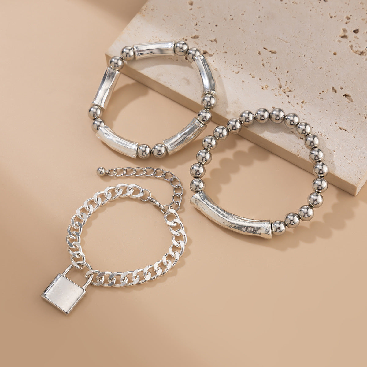 Minimally designed pearl bead heart-shaped hollow Bracelet set