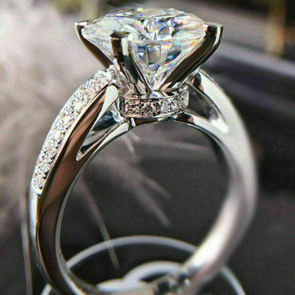four claw flower bud simulation diamond ring