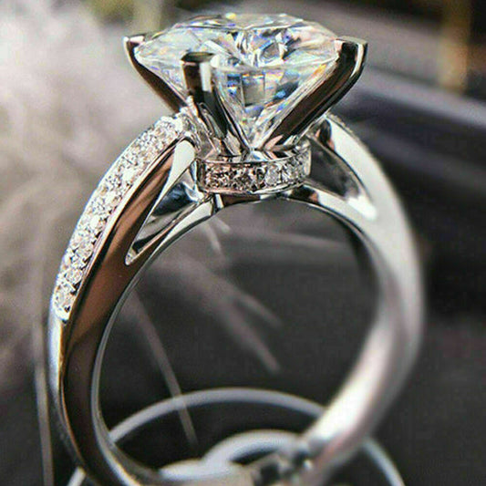 four claw flower bud simulation diamond ring