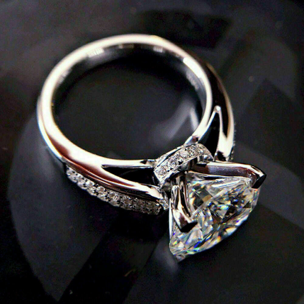 four claw flower bud simulation diamond ring