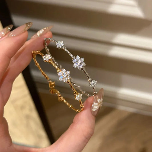 Chic Elastic Flower Bracelet