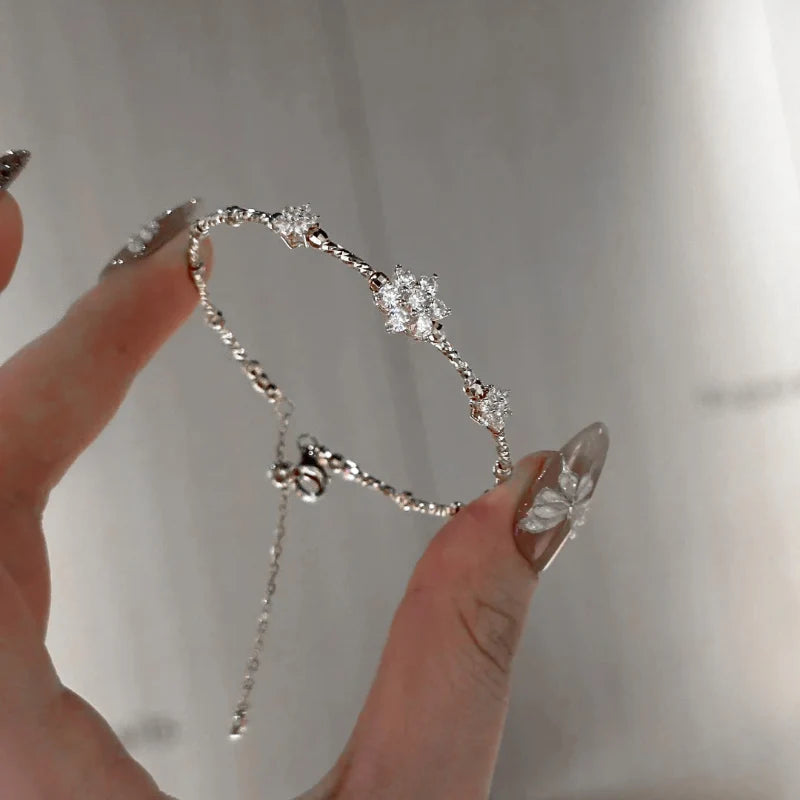 Chic Elastic Flower Bracelet